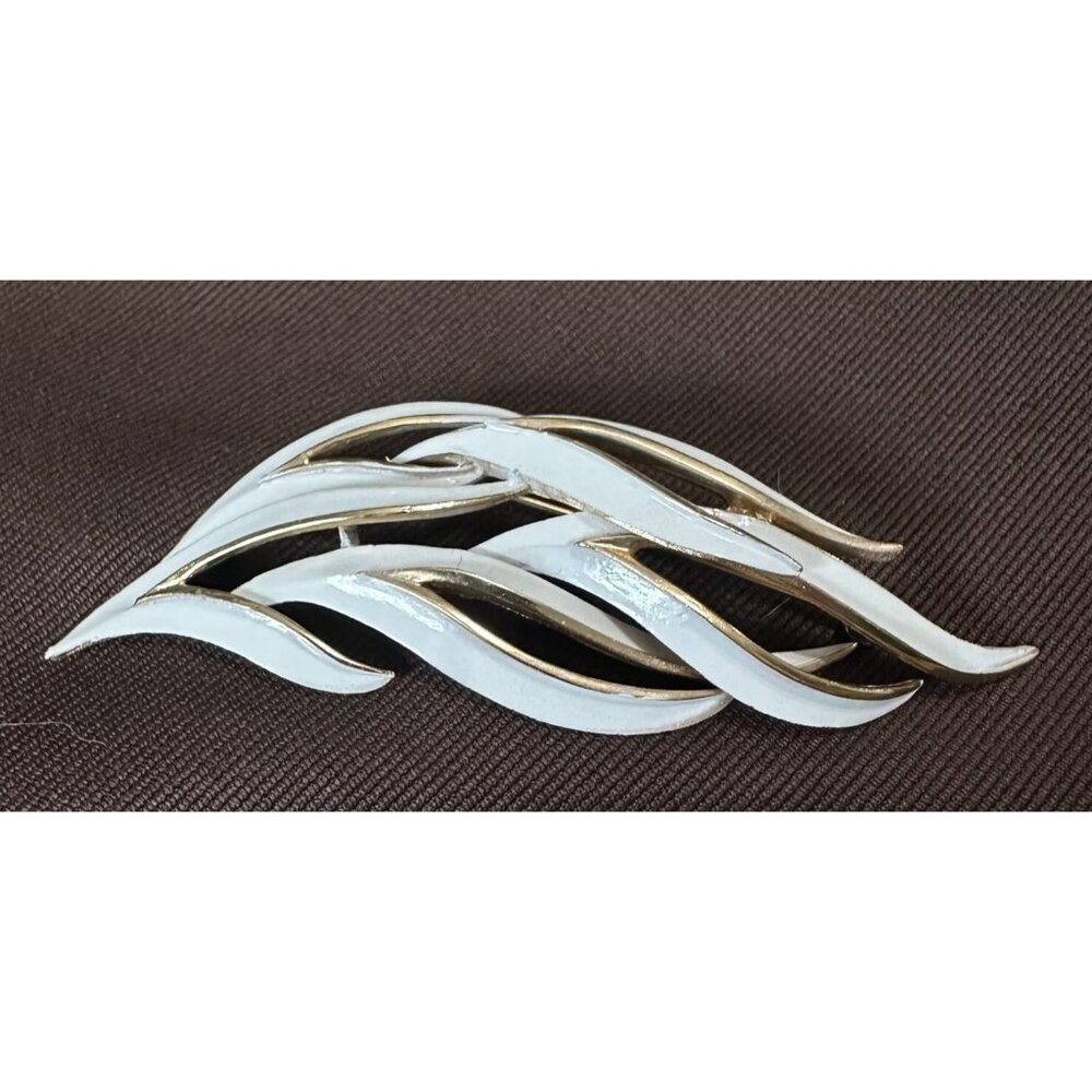 Vintage Trifari Brooch White Enamel Leaf Feather Large Openwork